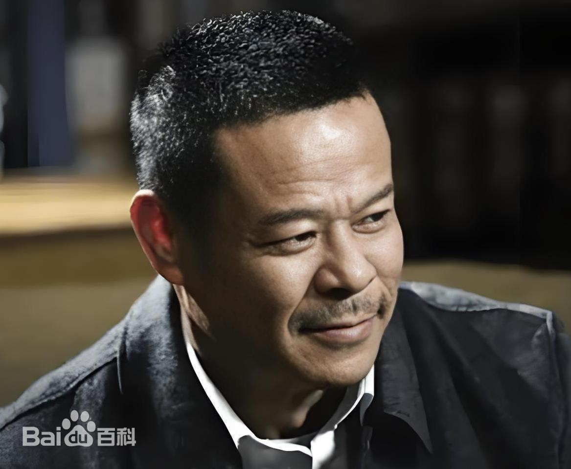 有网友问：为什么易学习拼了二十多年，还是个处级？就这么说吧，你看完他对田国富说