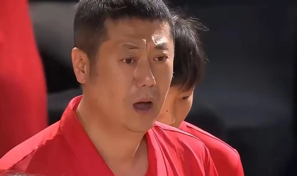 各抒己见，如何提升中国女排实力1，副攻线，放弃万梓玥，召回袁心玥，以袁心玥和