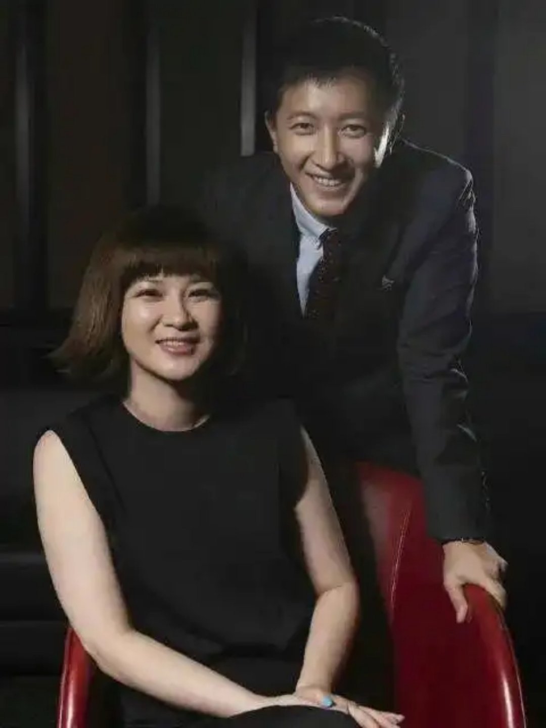 杜华前有韩庚后有王一博乐华娱乐续约王一博股价大涨乐华娱乐发布公告称，已与王一博