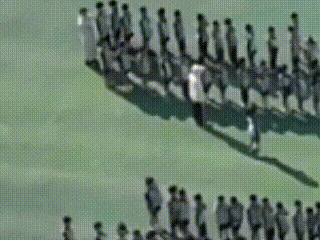 2025年10月10日，网传广西南宁市江南区富乐小学一名老师在操场踹倒多名学生，