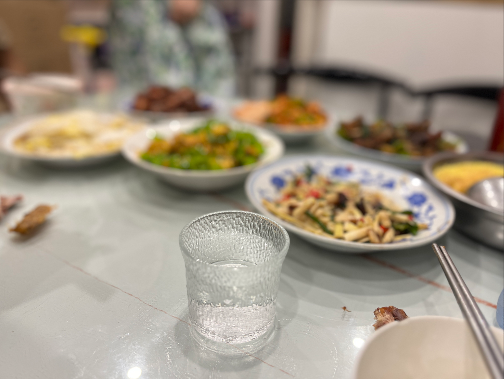 现在公职人员禁酒很严格，但是有一种情况不知道算不算违反禁酒令，就是公职人员喝了假