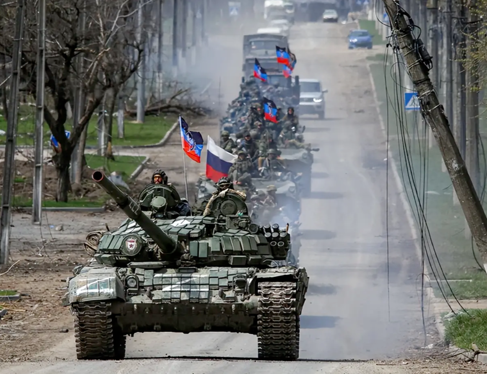 俄罗斯的野心很大的!其实俄罗斯的军队离基辅十分之近,可是,俄军偏偏迟迟不对乌克兰