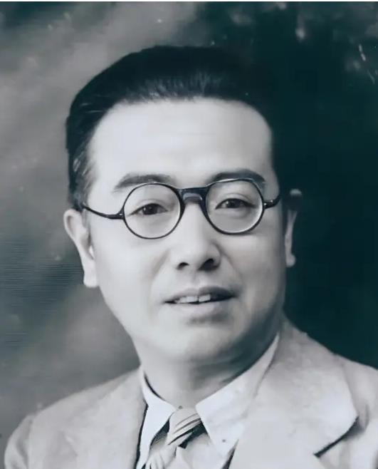 1966年，大庆油田发现者谢家荣吞下一整瓶安眠药，在睡梦中离世，第二天，妻子吴镜