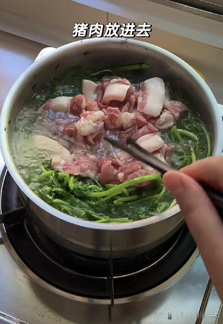 广东人煮的这锅汤，外省朋友看完直接“退避三舍”广东朋友煮的汤，这个北方人直
