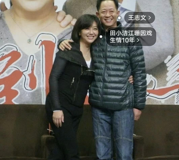 有一次，江珊去看望王志文，碰巧王志文那位富婆妻子出差还没回来，江珊就在他家浴室洗