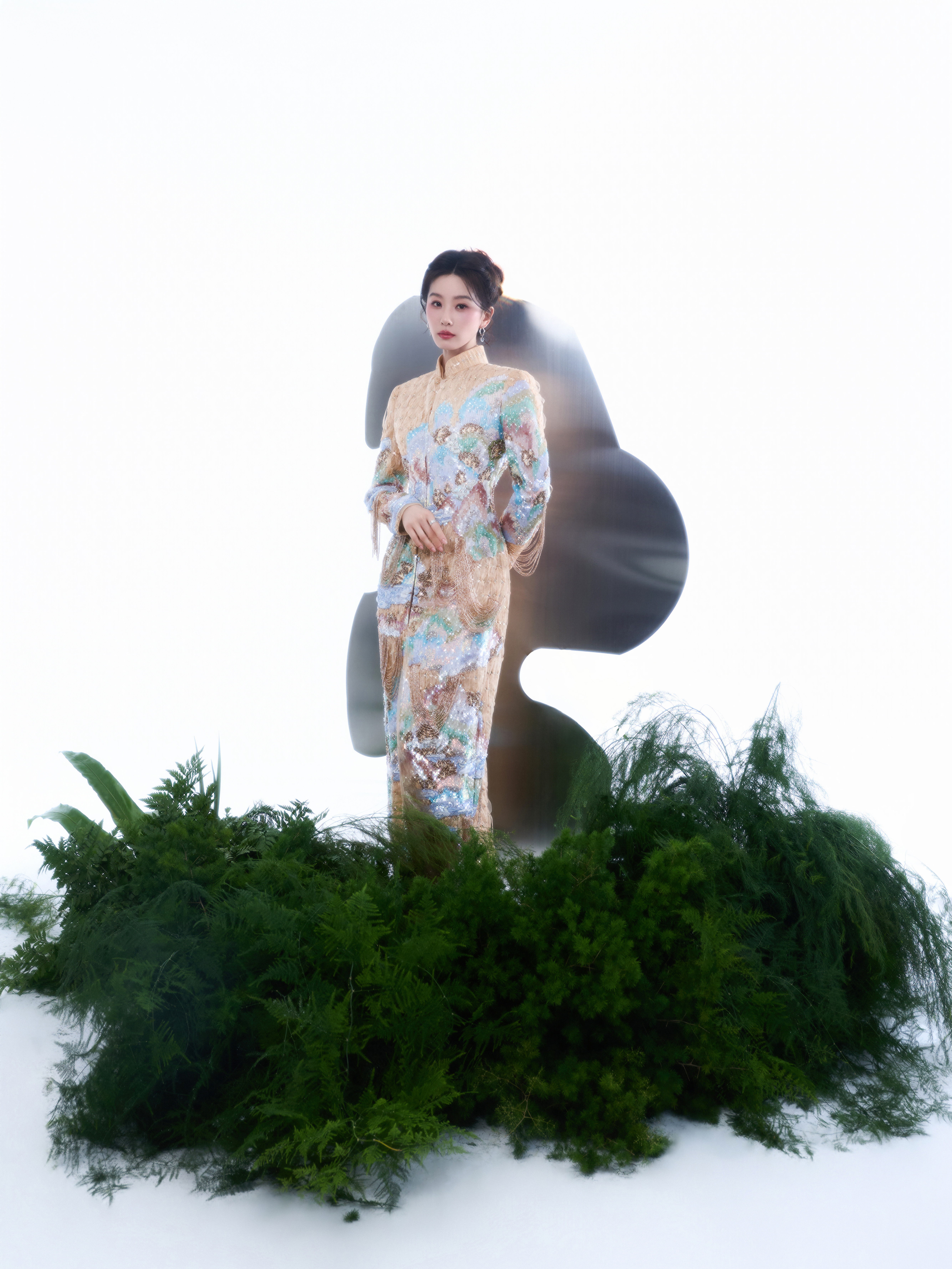 刘诗诗锦鞍承好梦，骏马赴新程。祝大家马年大吉，福暖四季，万事顺遂！🐎