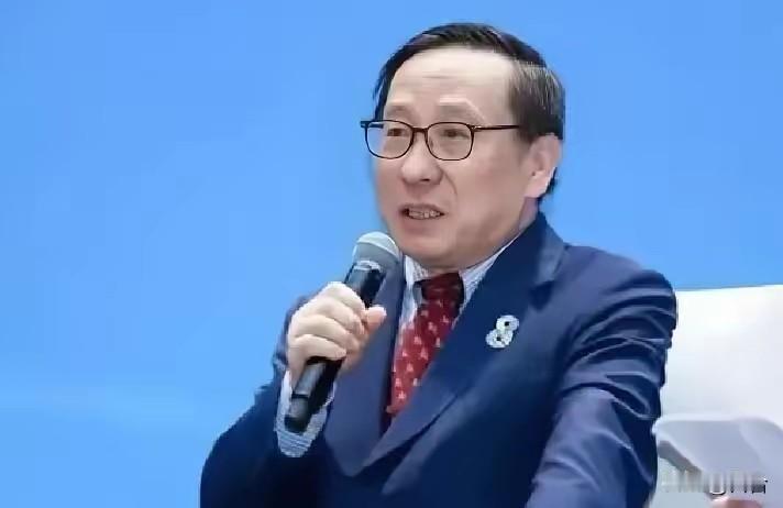 最近高志凯抛出了一个观点，引起了很大争议。他建议把“国家移民管理局”的名字改回去