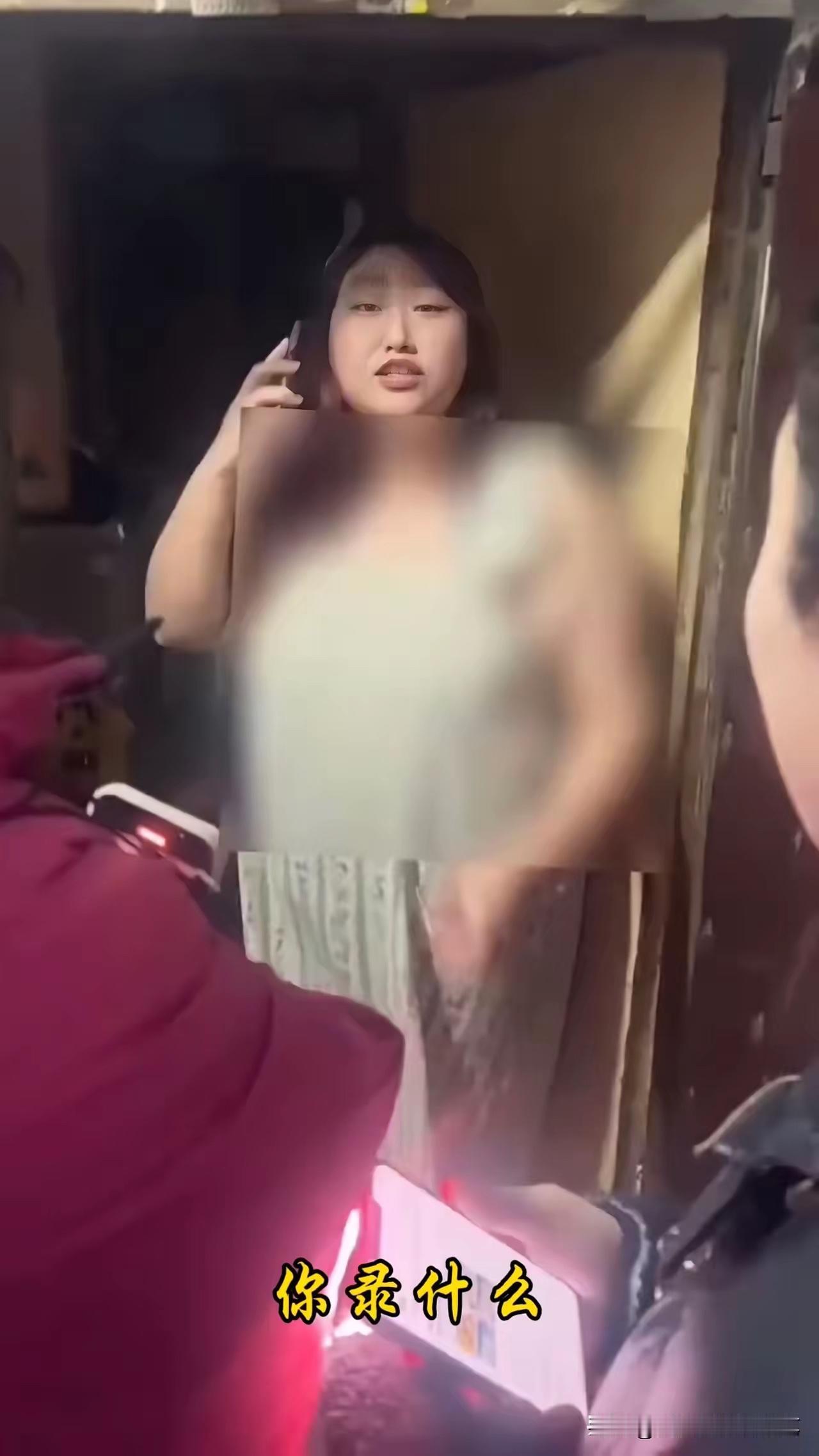 刚说完榴莲，这个又是榴莲，这个女子真的丢脸丢大了，在美团上下单，购买了一个榴莲后