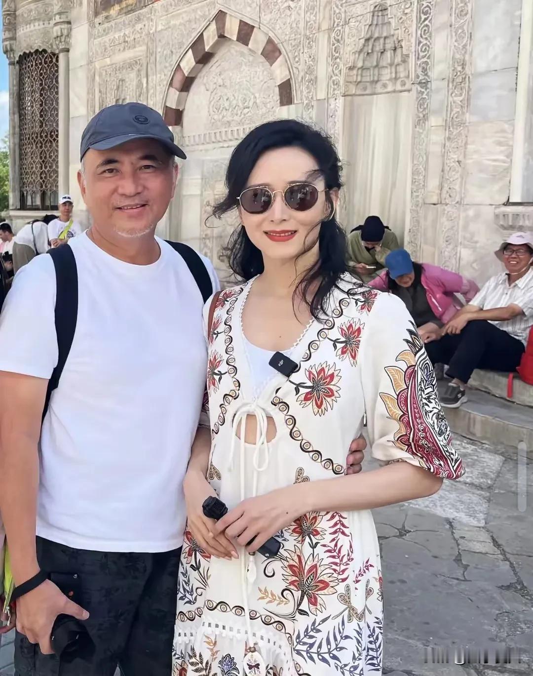 胡静和老公在土耳其旅游，朱兆祥肥胖苍老，夫妻俩看起来像两代人​​​