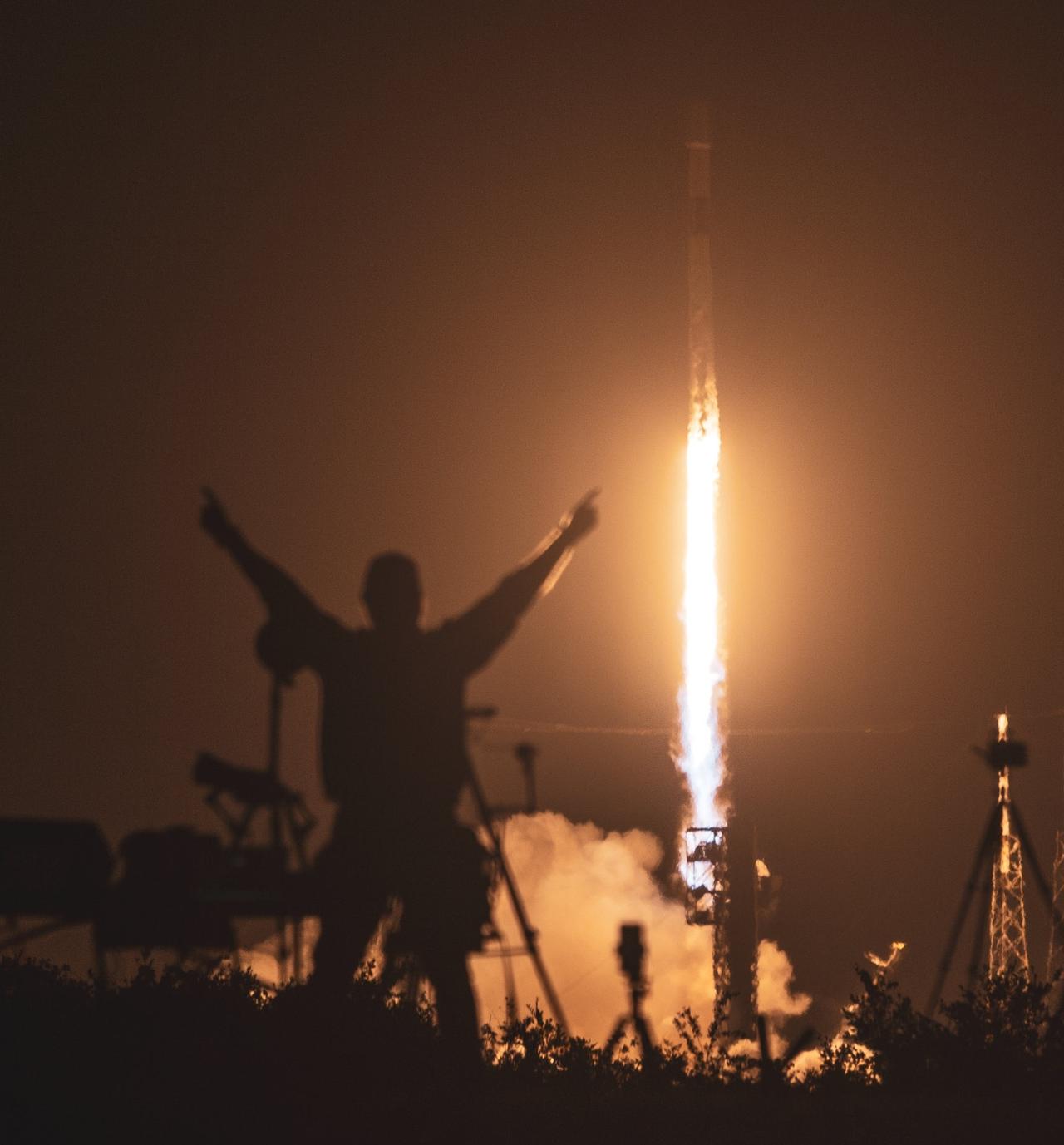 SpaceX已于2025年完成了165次轨道发射，全部成功。不是基本成功，是