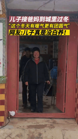 这儿子没白养！山东烟台，男子连续五六年了，每年都雷打不动地干一件“大事儿”，等到