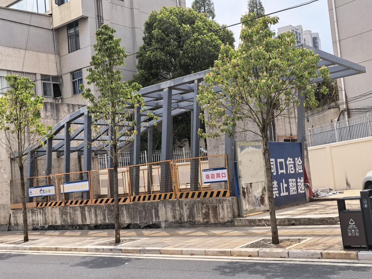 昆明地铁一号线西北延工程从2016年开工，修到现在都还没有修通，7.58公里，也