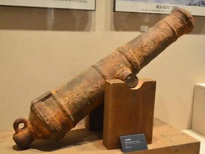 1631年,后金炮兵第一次开了火,轰击城墙敌台,取得实战战果,祖大寿降了。这