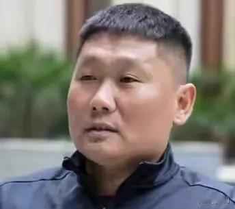 两强相遇勇者胜，位居积分榜第二名的铜梁龙队，在中超第13轮迎来了老对手——中甲时