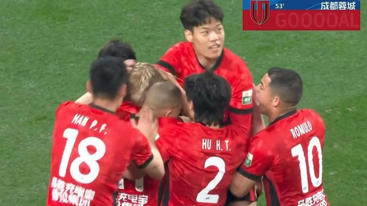 中超一夜太刺激，第96分钟绝平被吹无效！成都蓉城2-1云南玉昆，下半场逆转，守