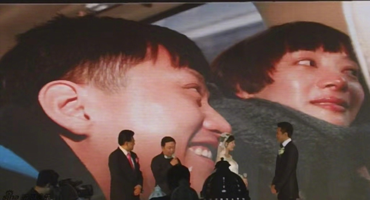 别说孙俪孙俪哭了，看着也都要哭了！！邓超孙俪婚礼上的领证画面！请问两位是在拍电影