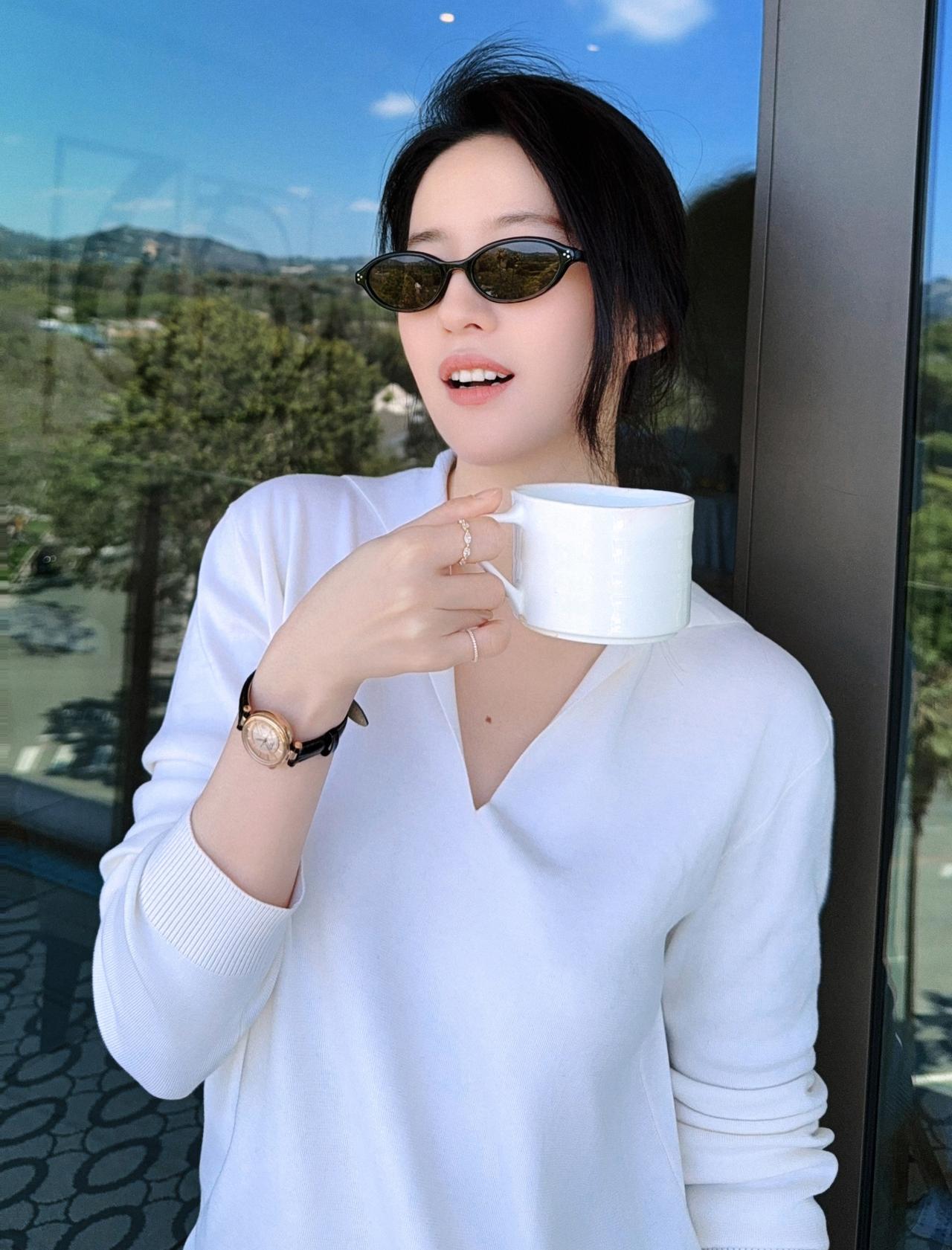 【原图分享】@刘亦菲品牌最新三组大片合集🈶️！镜头定格三组姿态，松弛