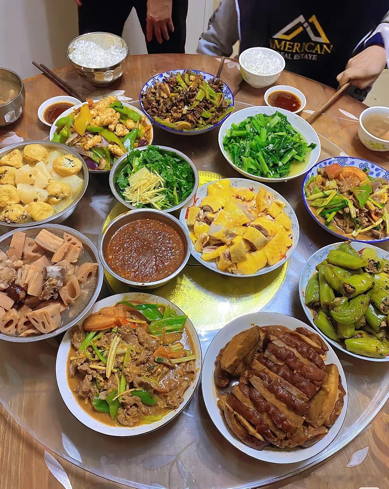 网友提问:第一次到广西农村的男朋友家吃饭，这桌菜算是什么样子的待遇？