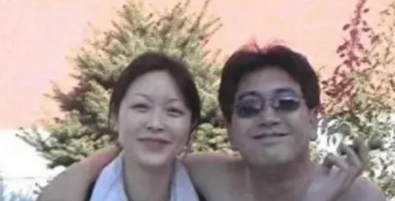2007年，水均益的妻子意外瘫痪，他毫不犹豫选择和妻子离婚，女儿哭着恳求：爸爸，