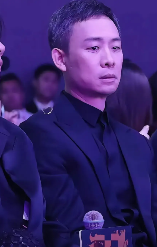 这次张译息影退圈，背后肯定有高人指点。他演完《以法之名》后，被骂上热搜。