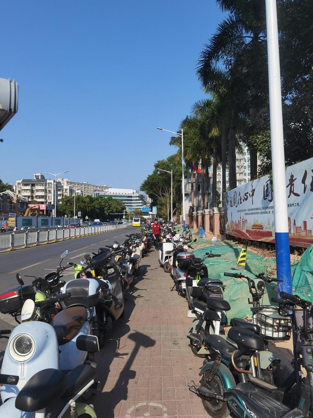 深圳的电动自行车究竟是该放还是该禁？骑电动自行车接送小孩上下学，或者通勤，以及外