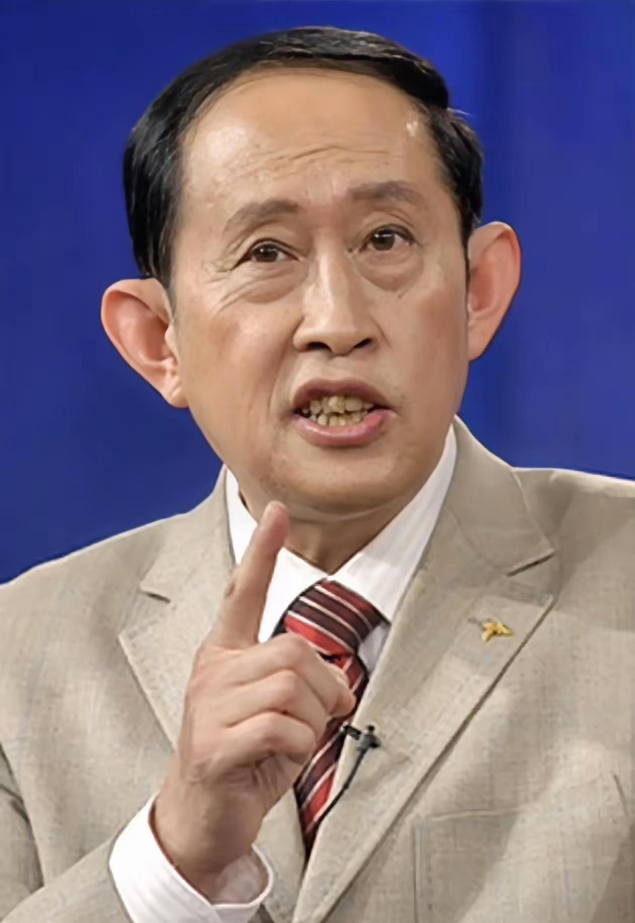 一位著名作家说：“杨修之死告诉我们，比领导聪明必死；曹植之死告诉我们，利益面前没