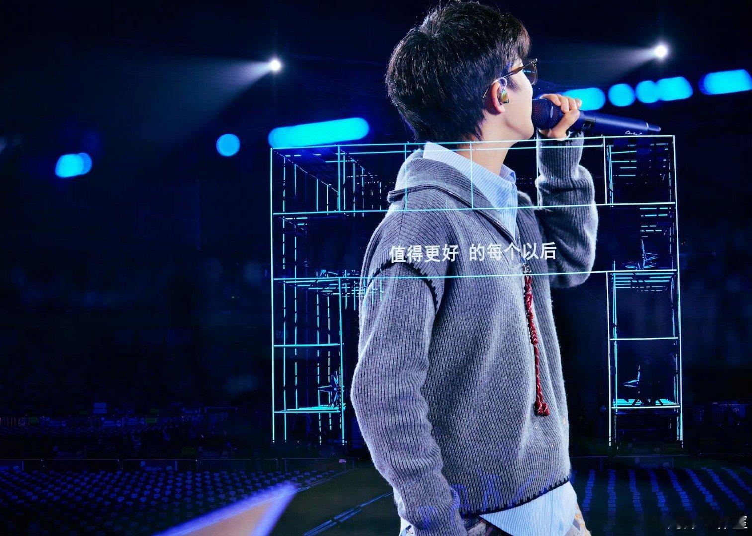 周深也不知道自己在说什么救命！周深的粤语表演变成单口相声了！一本正经地开始，迷