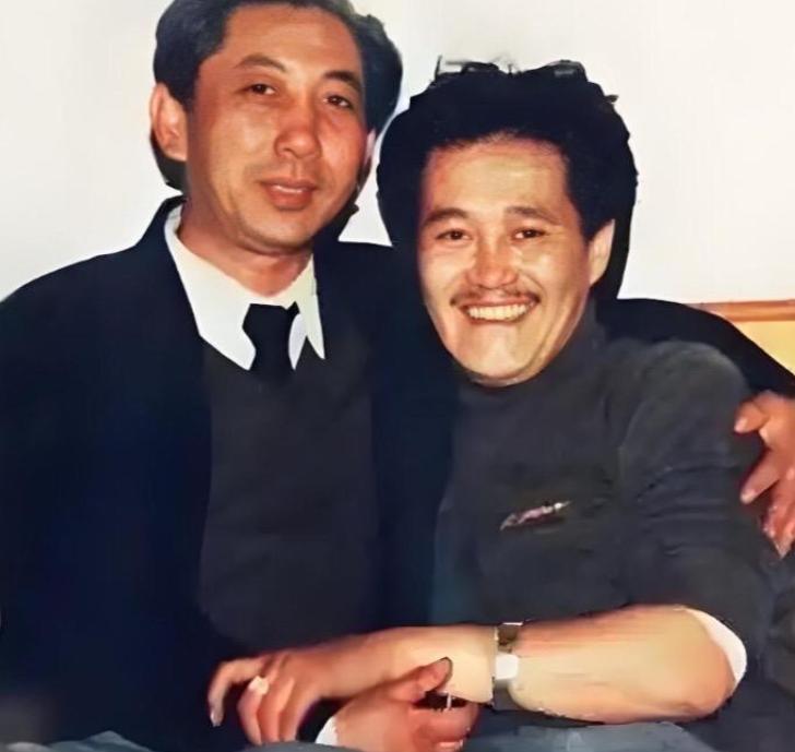 有一次，主持人问赵本山：“你和姜昆私底下有将近30年的交情，为什么现在一直不来往