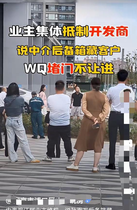 今天看到网上南京中海观江樾业主深夜维权的视频，真的很让人心酸，三年时间从3.4万
