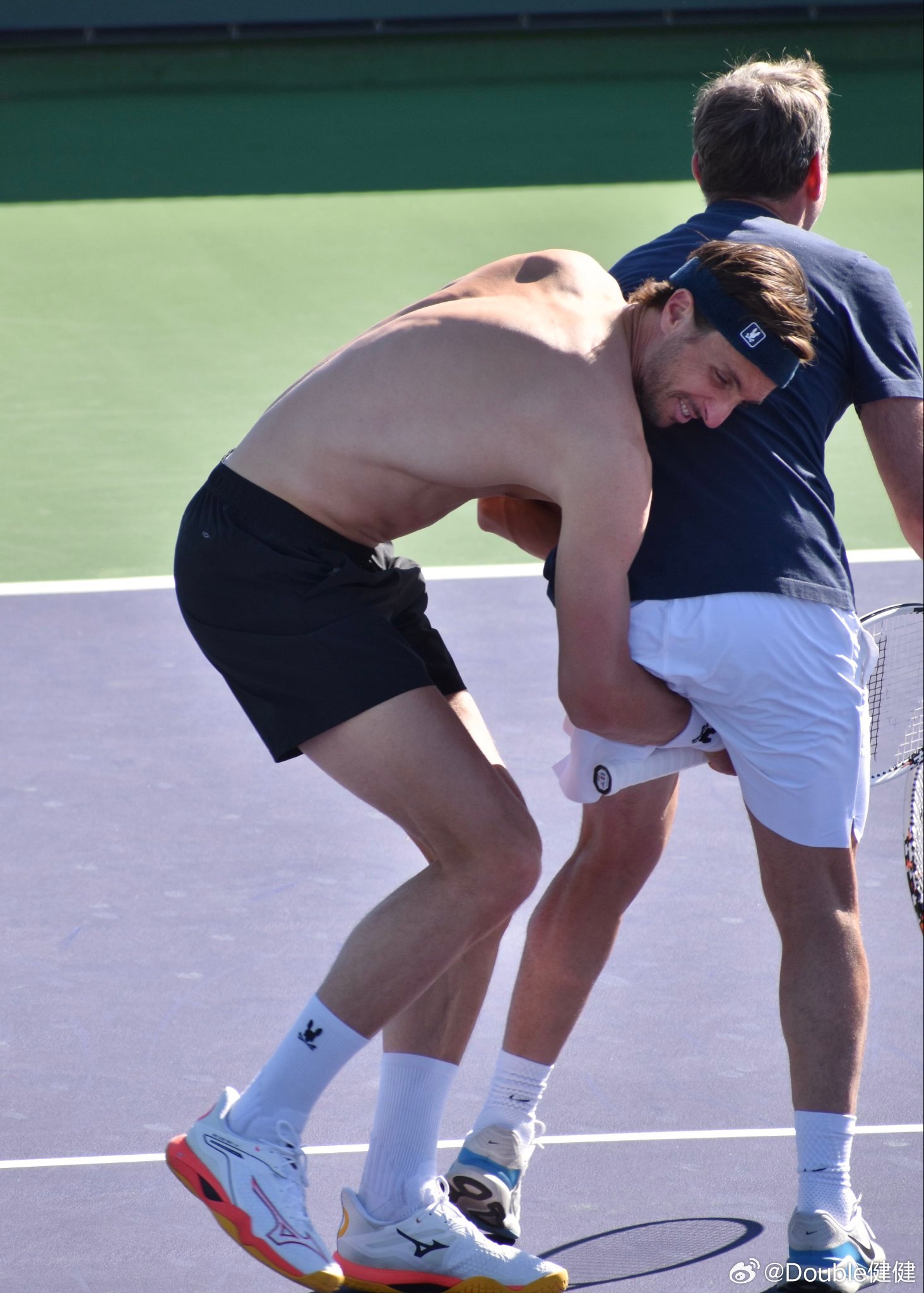 表兄弟组合林德科内希和瓦舍罗打进印第安维尔斯男双决赛！林德科内希是在干嘛？体育拜