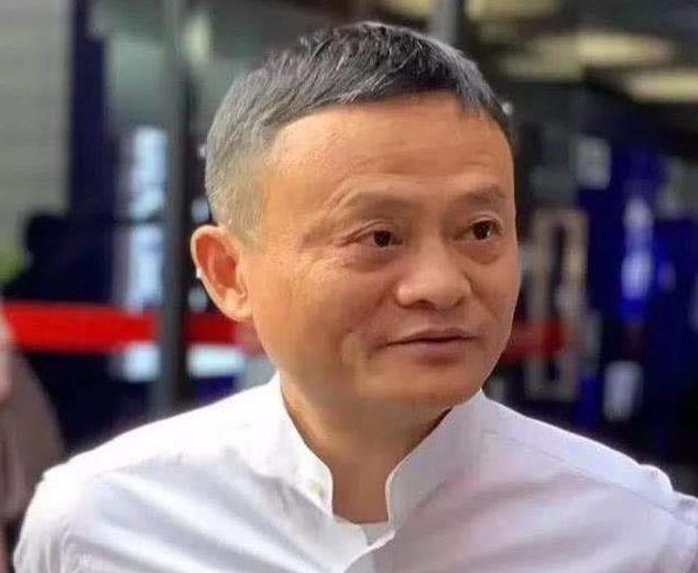上海地经济有点异常。上海地理位置不南不北，位置在沿海和长江入海口，相当优越。又