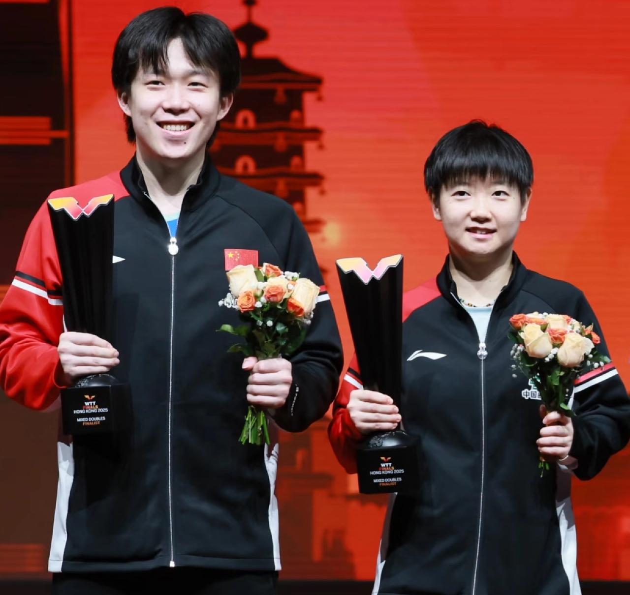 有网友说为什么莎头不拆开，分开去培养一下新人，像以前许昕带孙颖莎那样。莱维