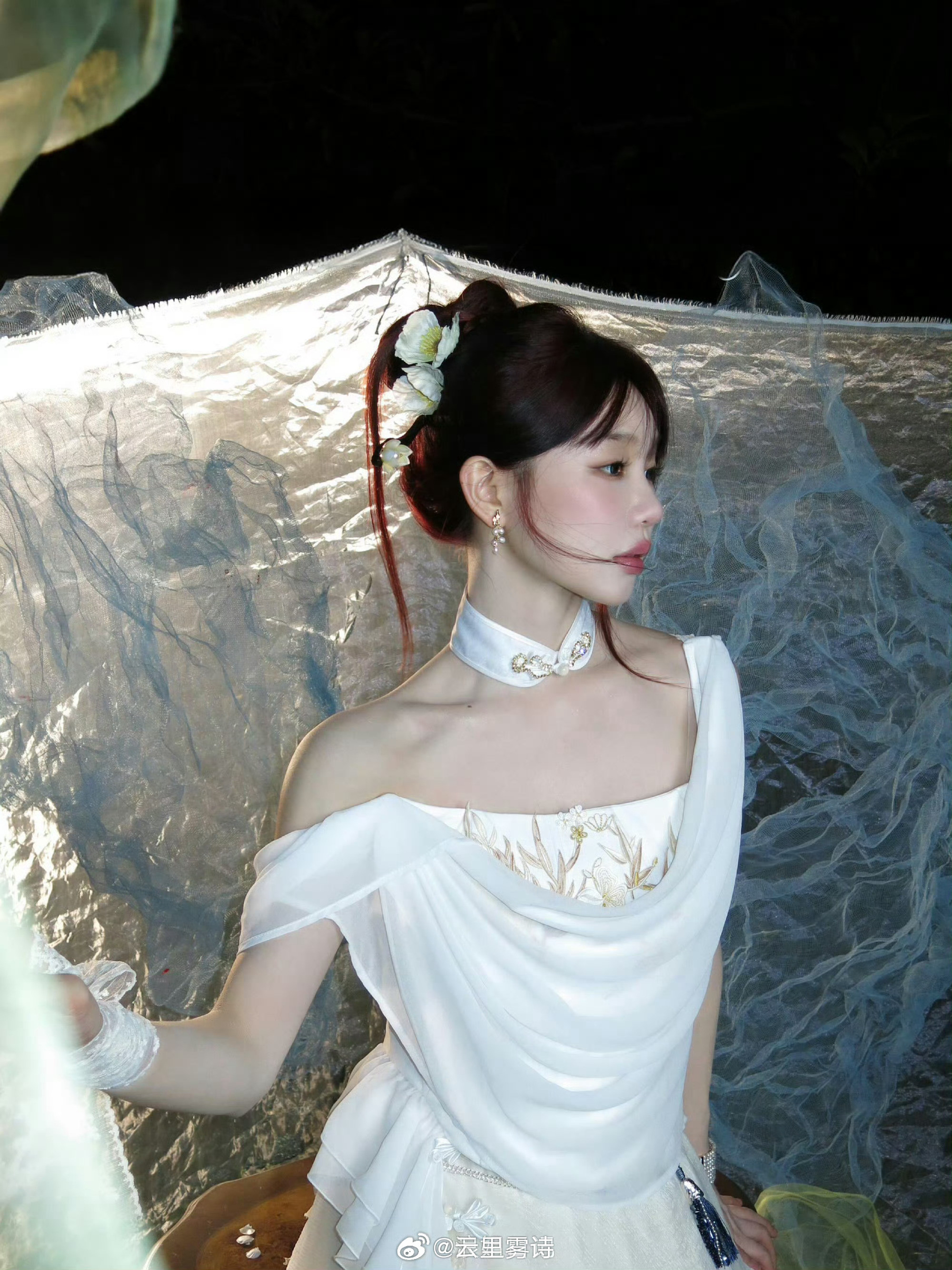 浪姐总决赛妆造乘风2026总决赛全员造型直接美到失语！有人清冷撑伞自带江南诗意，