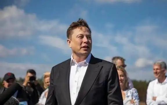 马斯克此前曾直言，一旦大国之间真打起来，美国未必能占到便宜。当时有军方人士顺着话
