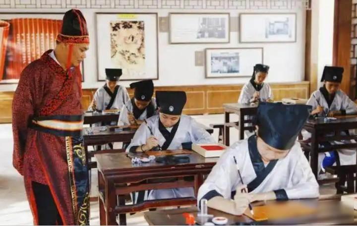嘉祐二年一家六口进京赶考，发榜之时天下哗然，六人竟然全中进士1057年汴京贡院