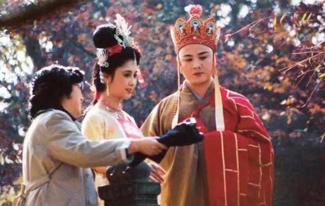 1983年，杨洁导演定下徐少华演唐僧，可徐少华拍了几集就罢工：“为什么孙悟空和猪