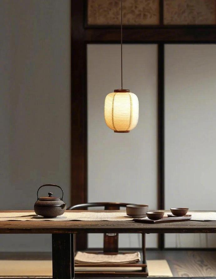 老同事，他在反思自己把儿子送到了北京，到底是对，还是不对。就是他之前也是那种望