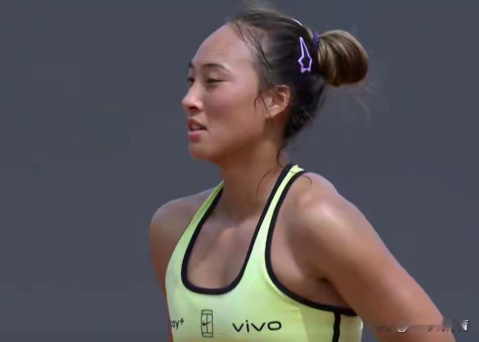WTA大喜讯郑钦文2-0挑落种子32强创纪录+超30万奖金惨案：6-1+6
