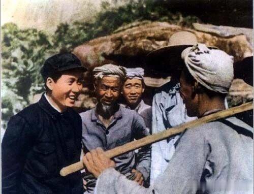 【毛主席的一生，写满了两个字：人民！】有人说他伟大，赞扬他在历史