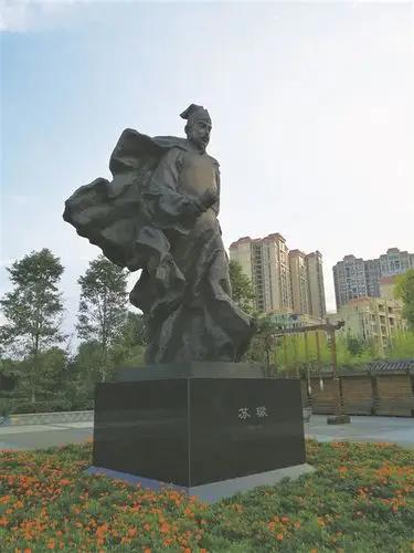 苏辙一生活在哥哥苏轼的光环下，但历史学家说，兄弟二人中活得最通透的，其实是苏辙。