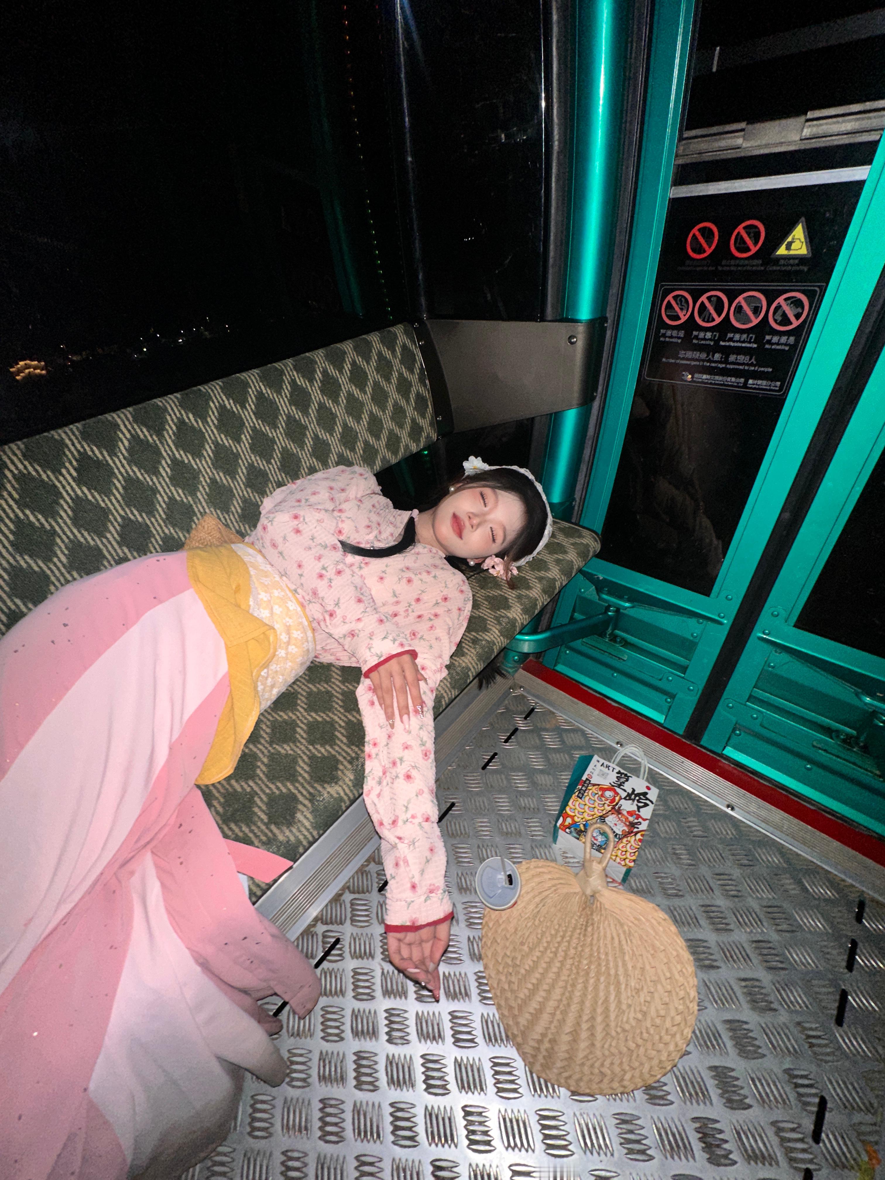 yjq已经累趴了​​​