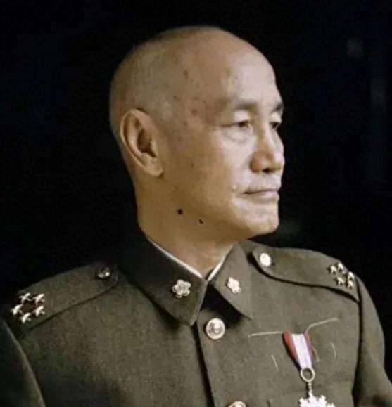 杜月笙的儿子被蒋经国逮捕，杜月笙随即举报孔令侃，老蒋为何训斥了自己的儿子？19