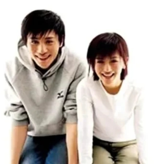 2006年，谢娜和相恋6年的刘烨提出分手。机场再遇见，刘烨给谢娜买了很多零食，谢