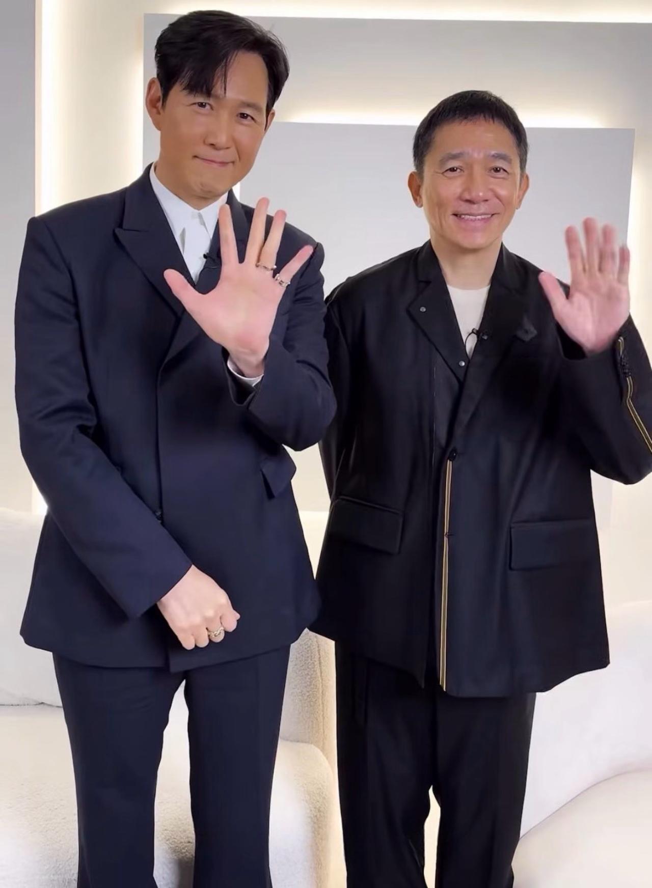 近日，梁朝伟现身韩国参加电影宣传，然后接受韩媒采访的画面。采访梁朝伟的，正是