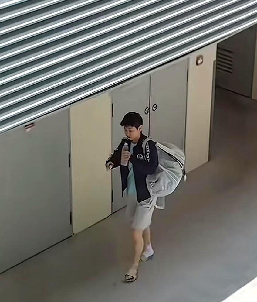 一双特制冠军鞋，竟把孙颖莎的脚磨得鲜血直流！训练只能穿拖鞋，你敢信这是世界第一的