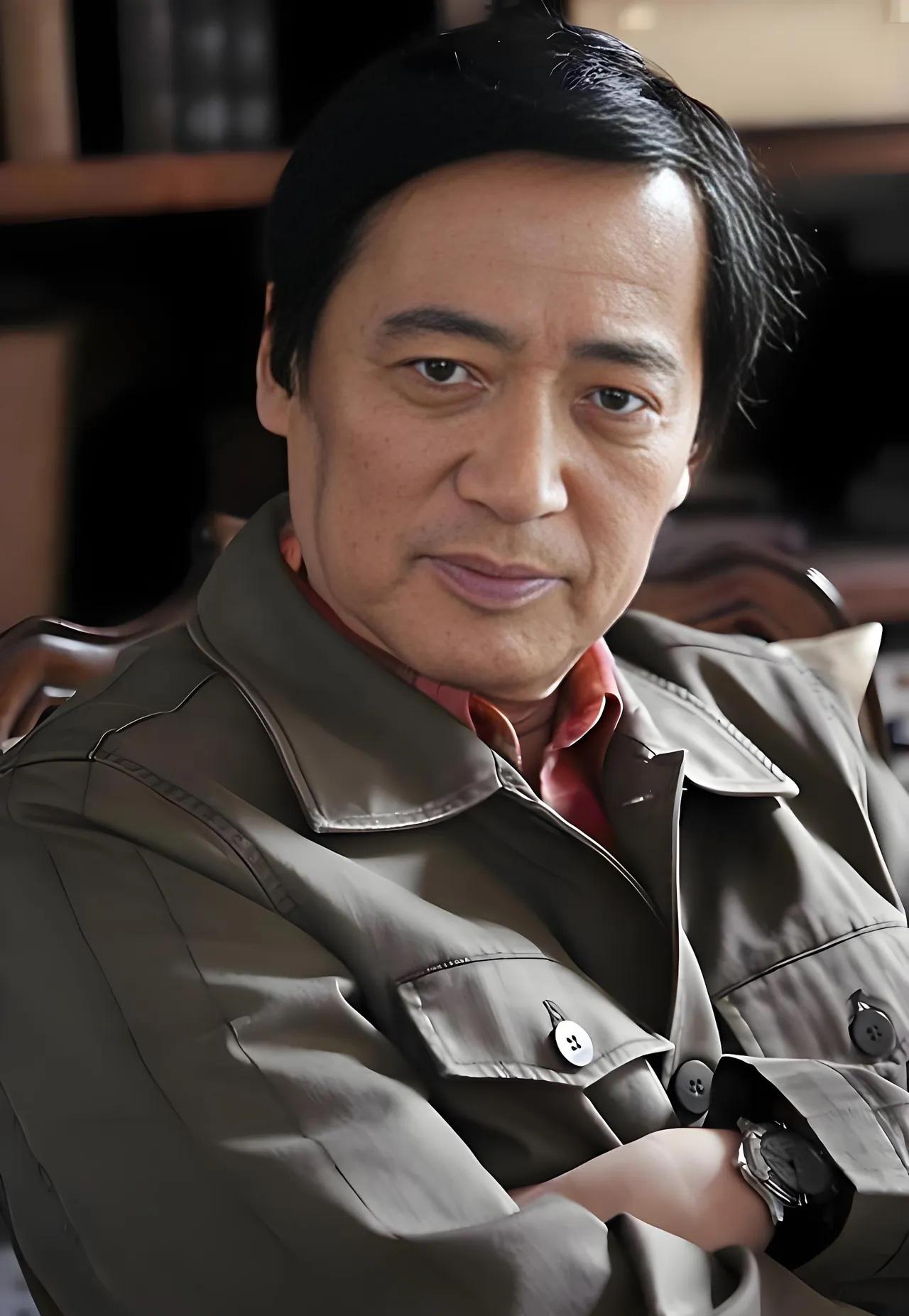 著名影视表演艺术家、著名话剧表演艺术家、中国国家话剧院‌首任院长、一级演员、中国
