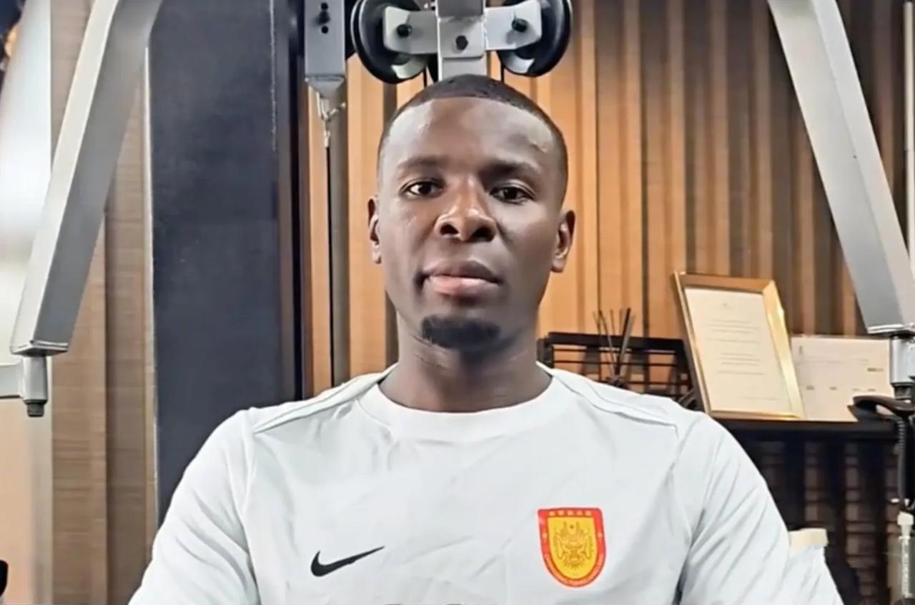 前上海申花外援阿马杜透露了与主帅斯卢茨基关系交恶的原因。在加盟中超新军重庆铜梁