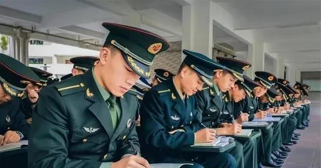 是不是考警校都特别难呀？你不能说它难，你只要具备三个条件，上警校就没问题。