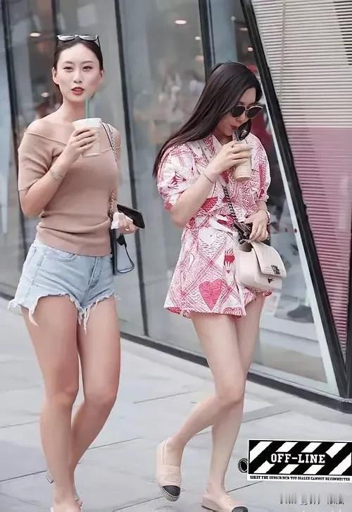如果男人这样穿就是流氓，而女人这样的穿着就是时髦！