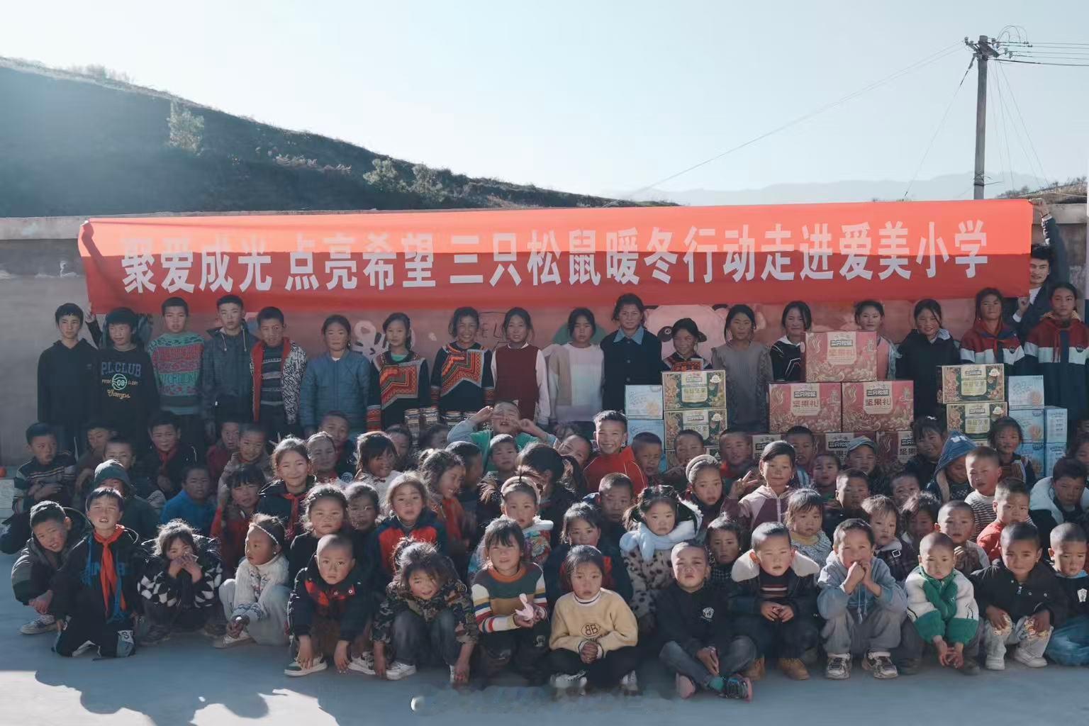 作为一个常年在路上的人，我们见过雪山湖泊、沙漠星空，却也在一些遥远的角落，遇见那